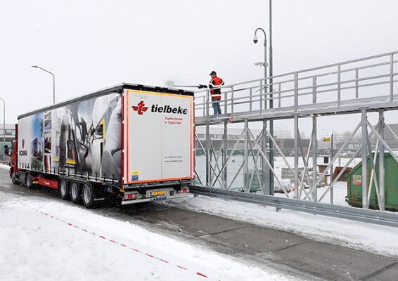 scania-ijsvrij-maken-vrachtwagen-1