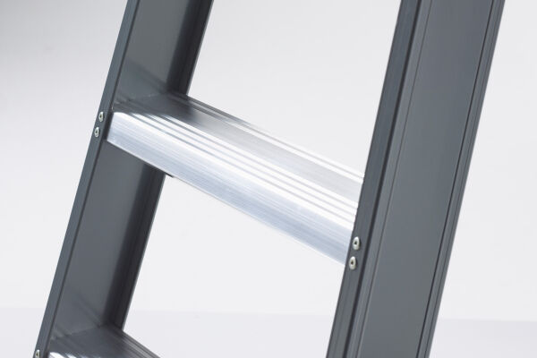 Trap_Falco FEO_USP_3_gepopte_treden