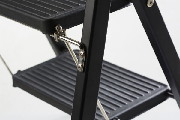 507867_8711563204867_Trap_Giant Colour Black_USP_2_scharnier